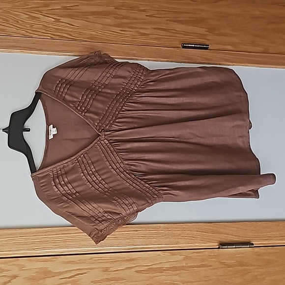 ana light brown top (L) - Picture 3 of 8